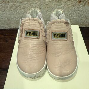 FENDI Infant Baby Girl’s Light Pink Soft Booties Size 4